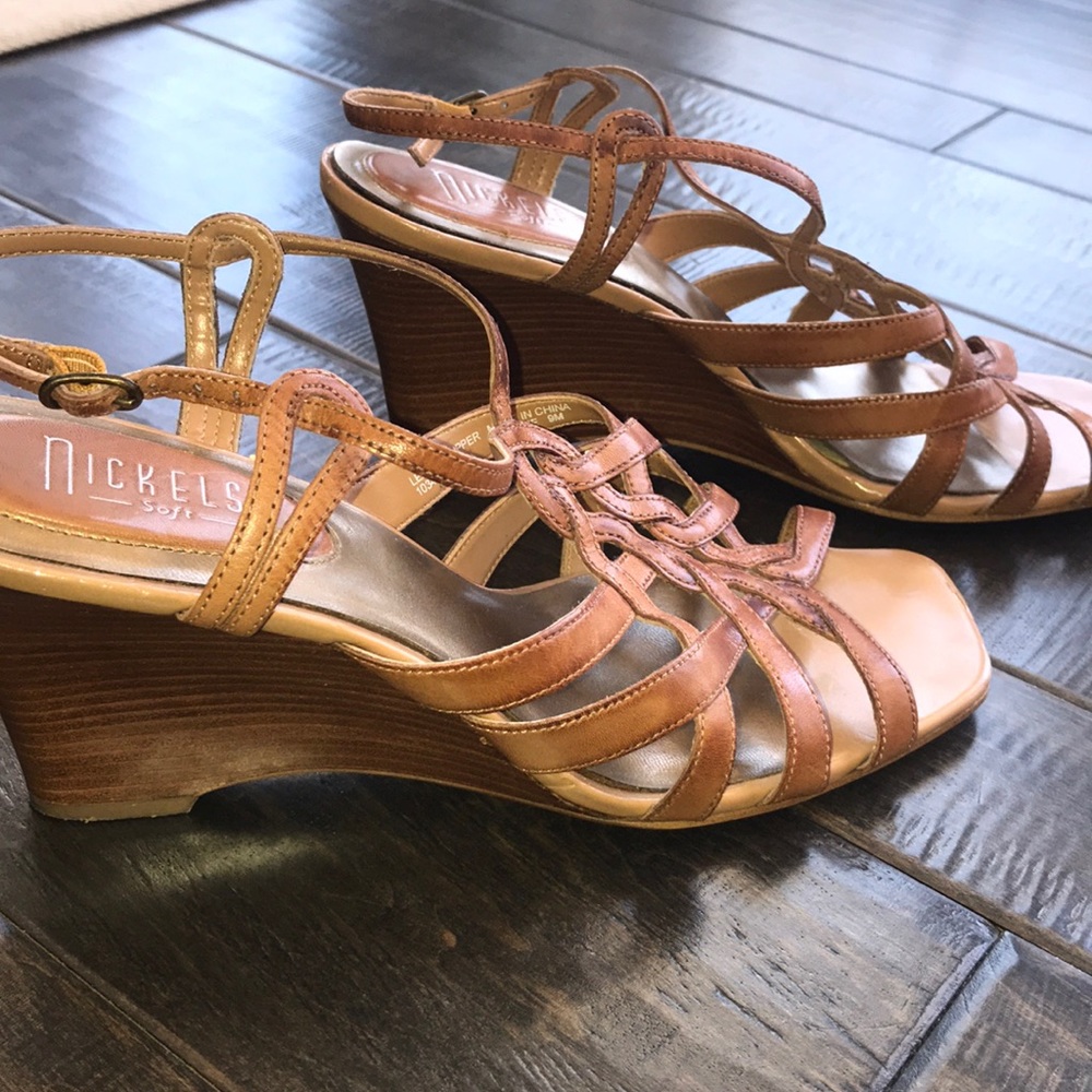 Nickels strappy leather wedge w/adj ankle strap